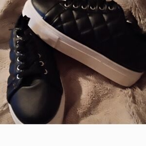 Black Quilted Women's Sneakers. Size 7.  Bamboo. NEW
